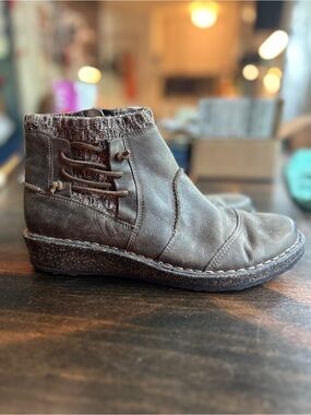Aetrex Women’s Zip Up Booties Size 9 Brown Leather Ankle Boots